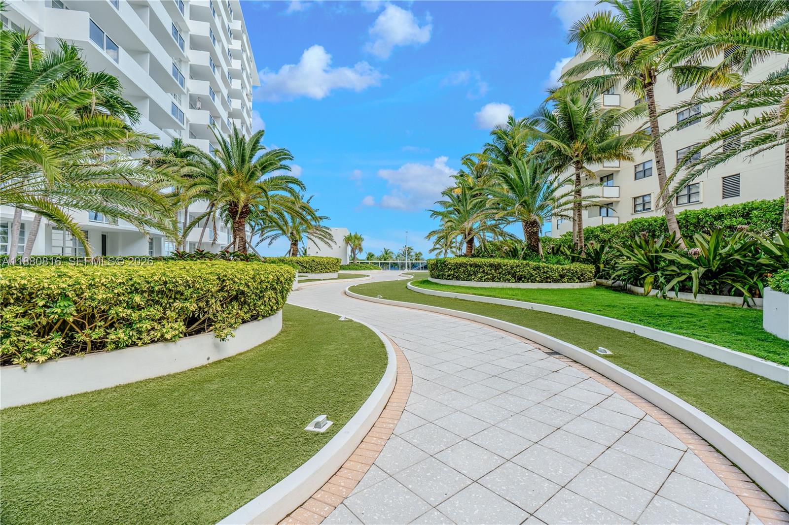 THE DECOPLAGE CONDO - Residential