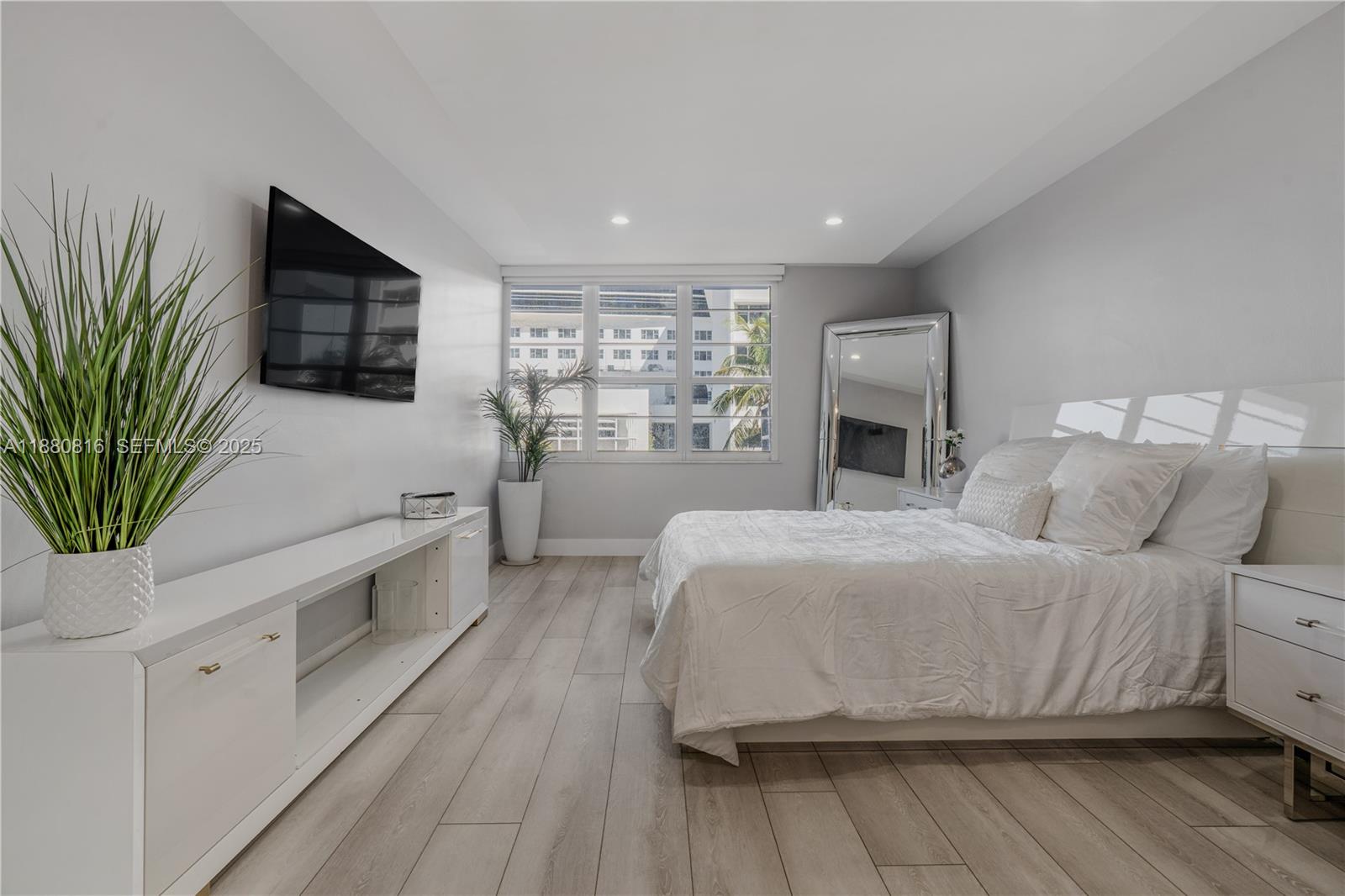 THE DECOPLAGE CONDO - Residential