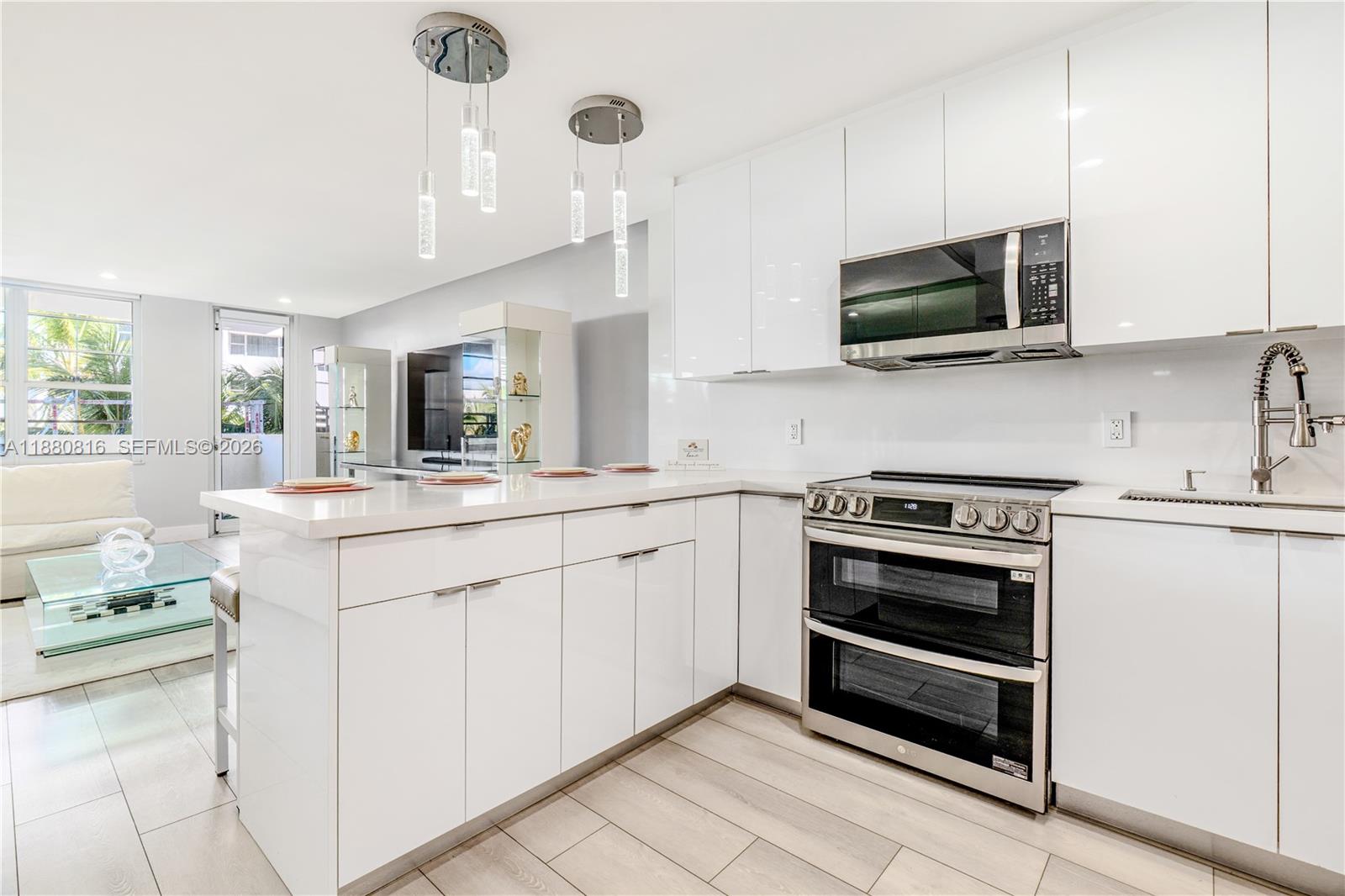 THE DECOPLAGE CONDO - Residential