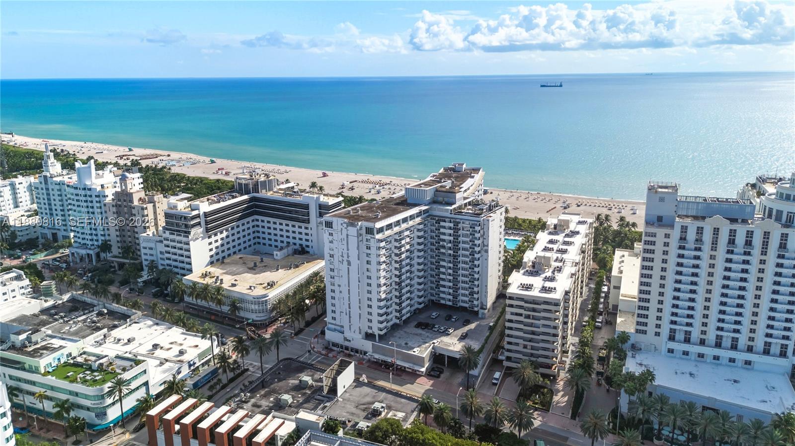 THE DECOPLAGE CONDO - Residential