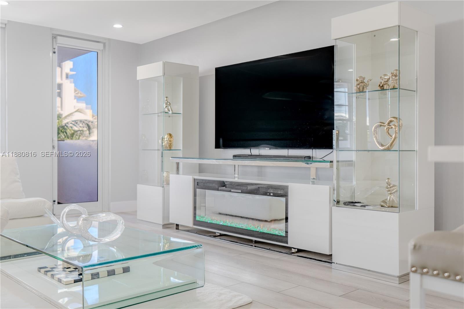 THE DECOPLAGE CONDO - Residential
