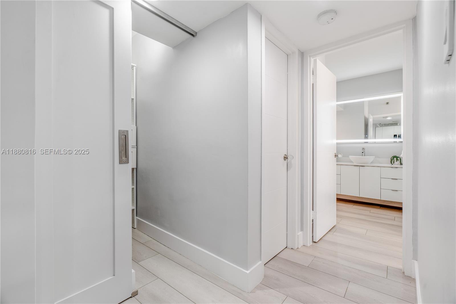 THE DECOPLAGE CONDO - Residential