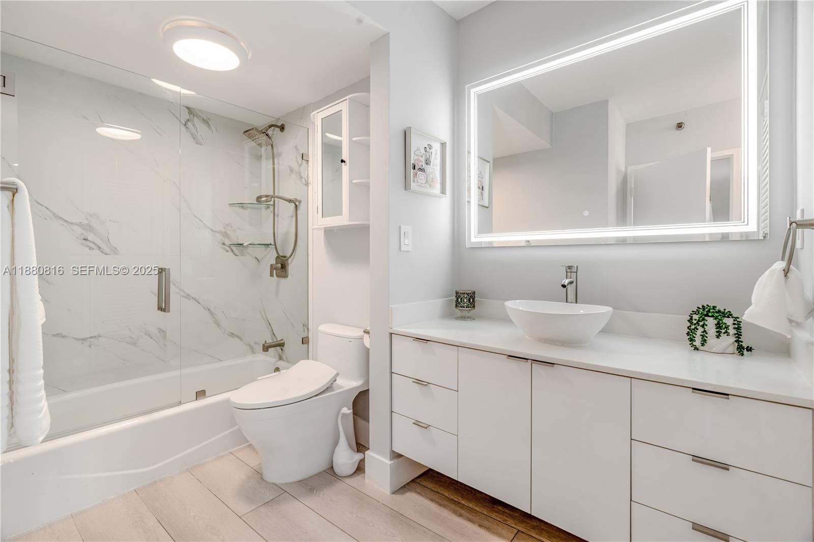 THE DECOPLAGE CONDO - Residential