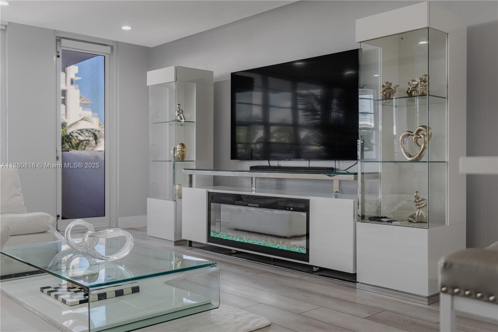 THE DECOPLAGE CONDO - Residential