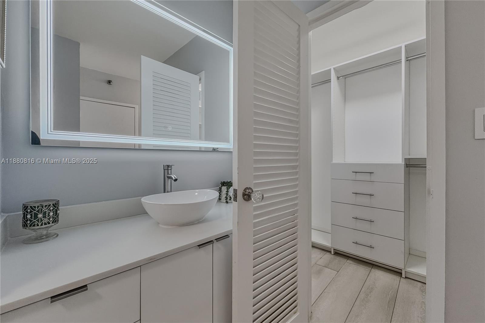 THE DECOPLAGE CONDO - Residential