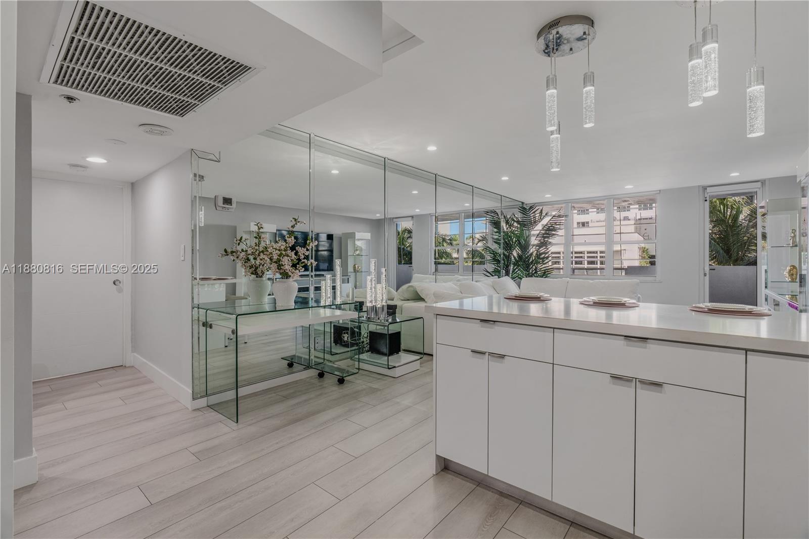 THE DECOPLAGE CONDO - Residential