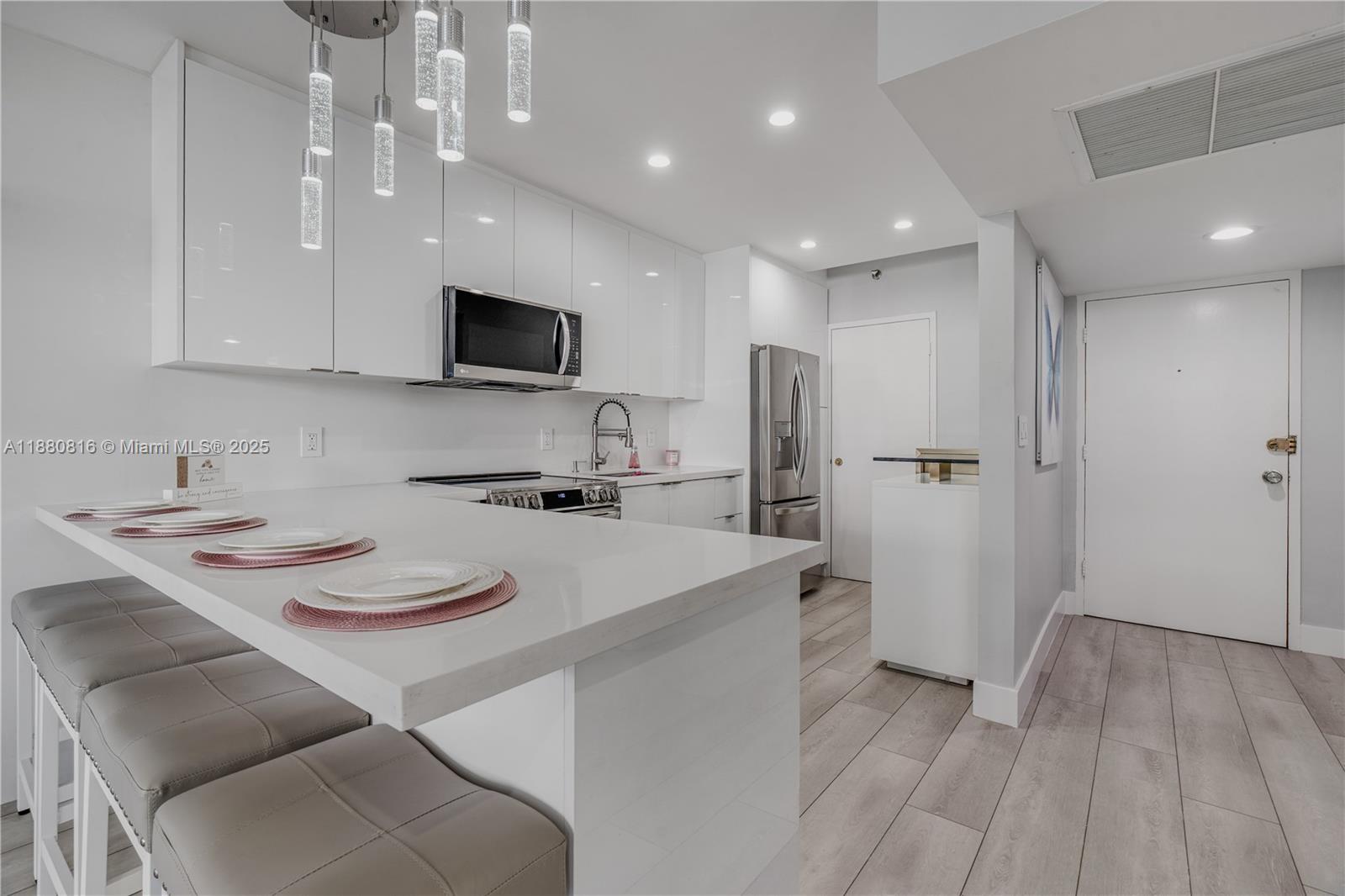 THE DECOPLAGE CONDO - Residential