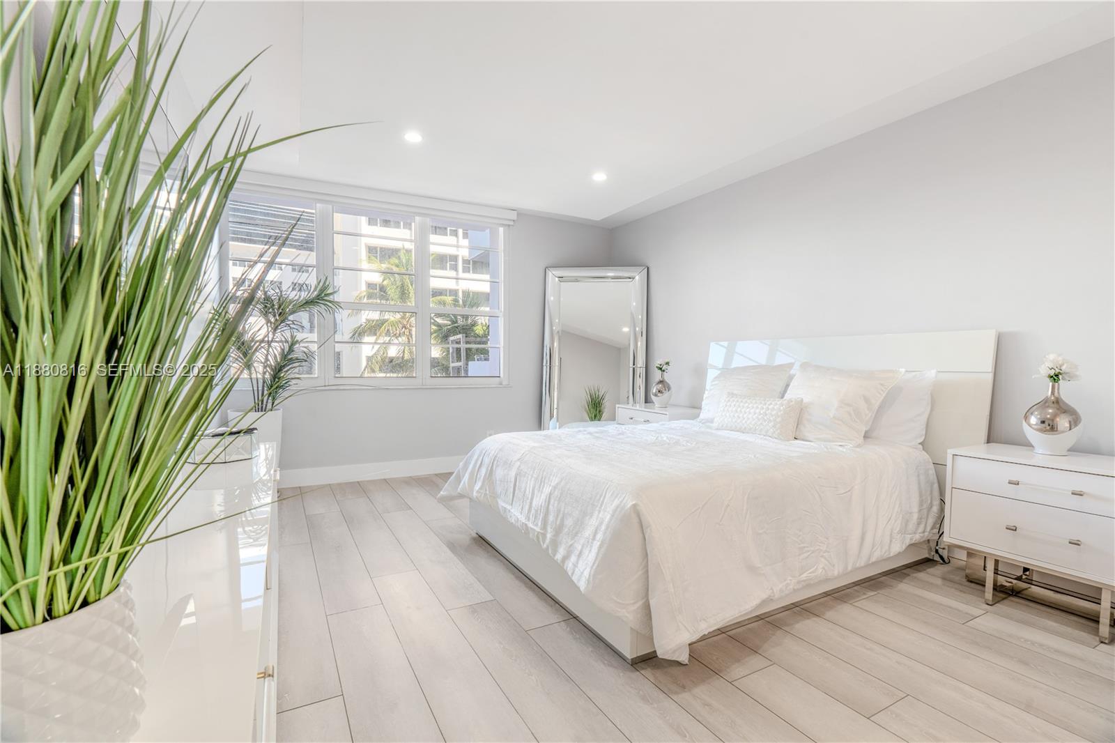 THE DECOPLAGE CONDO - Residential