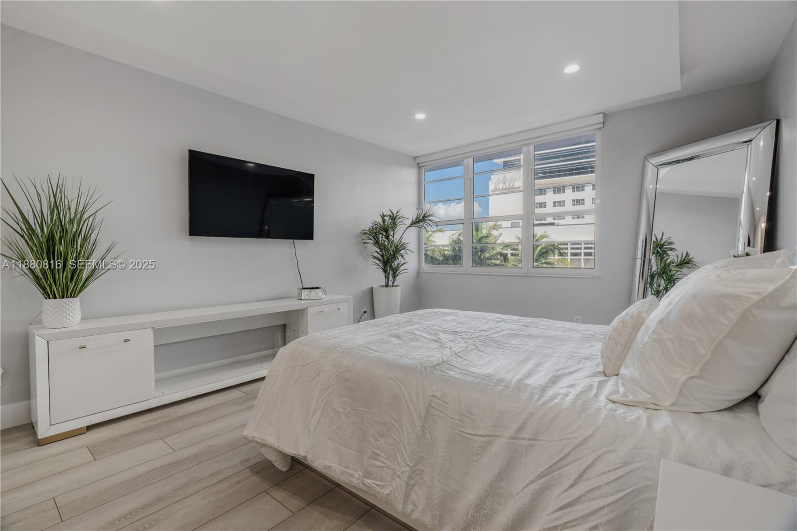 THE DECOPLAGE CONDO - Residential