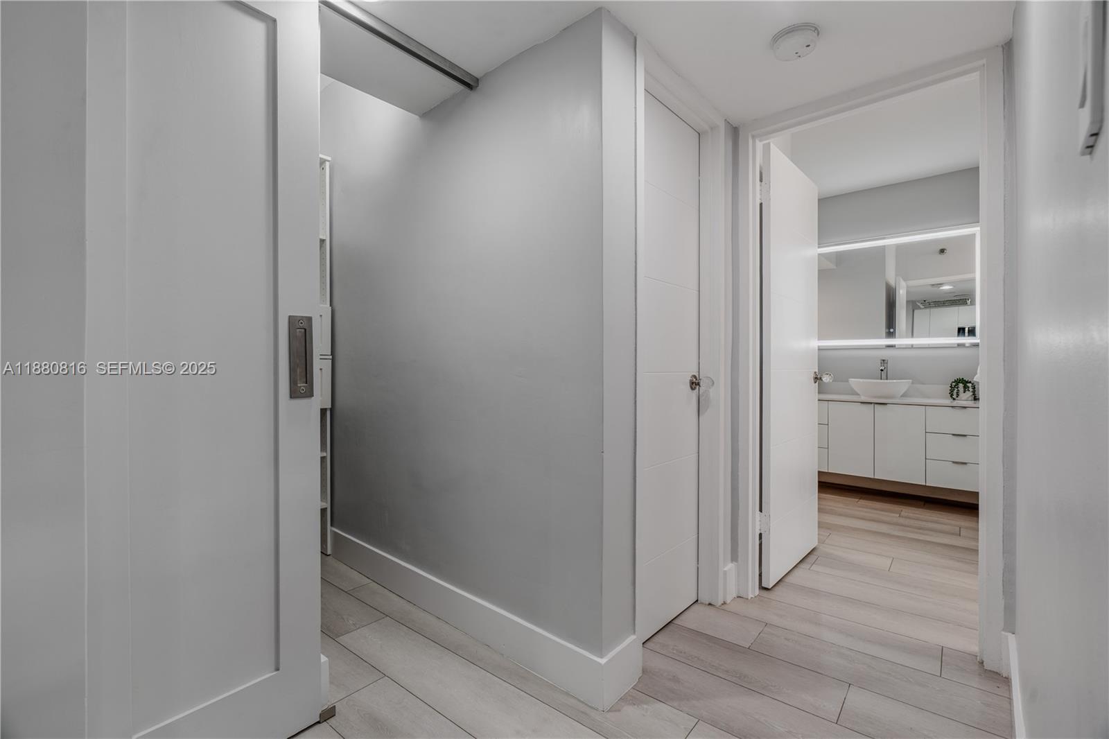 THE DECOPLAGE CONDO - Residential