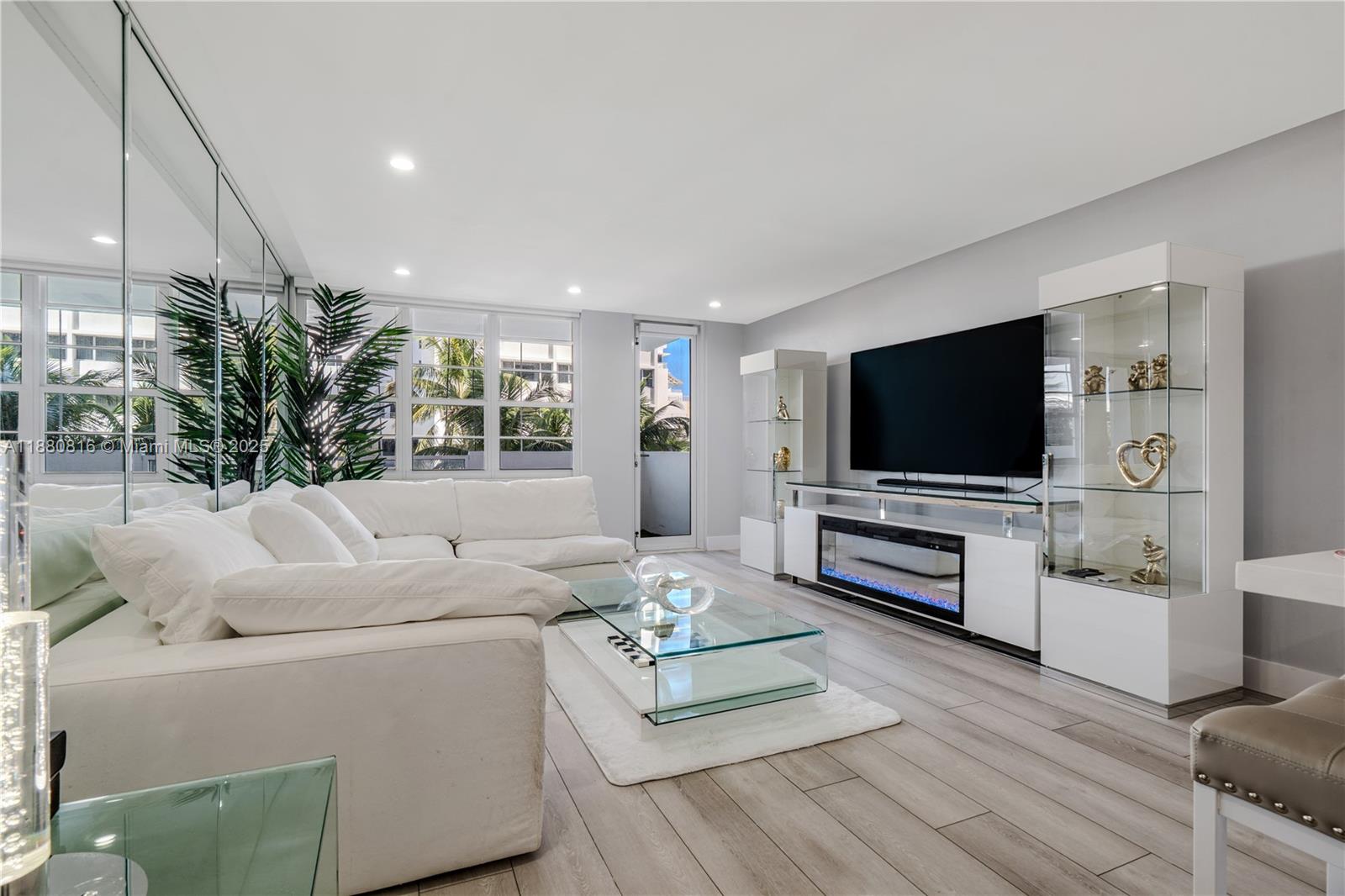 THE DECOPLAGE CONDO - Residential