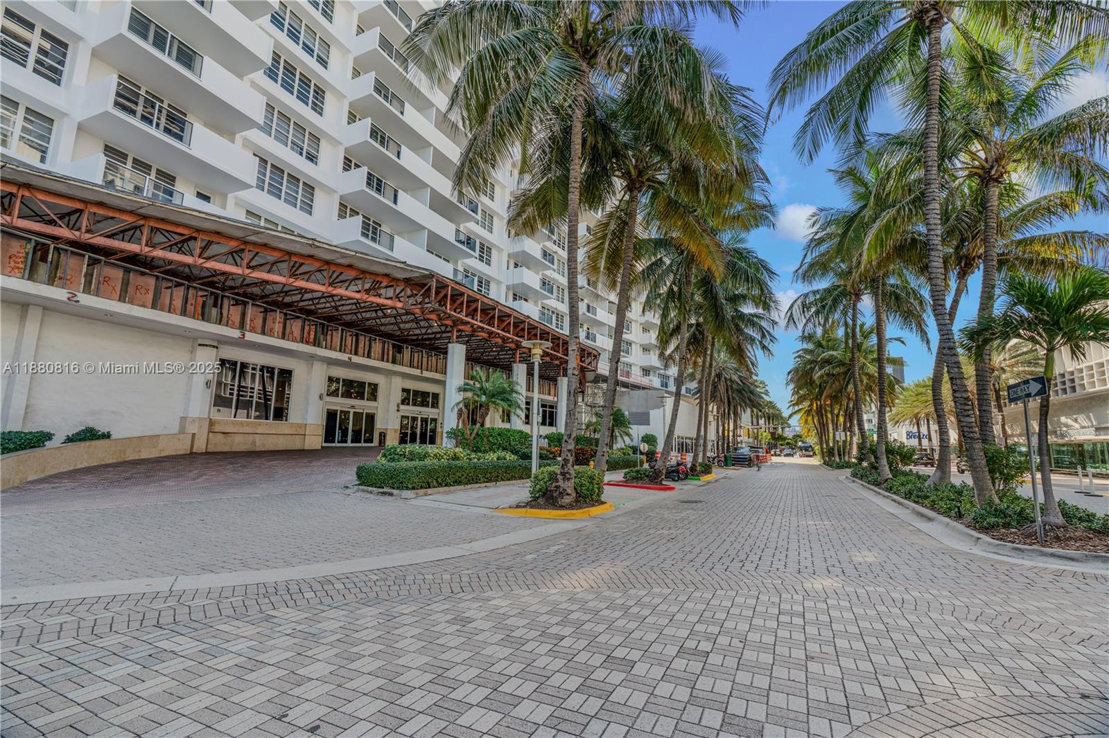 THE DECOPLAGE CONDO - Residential