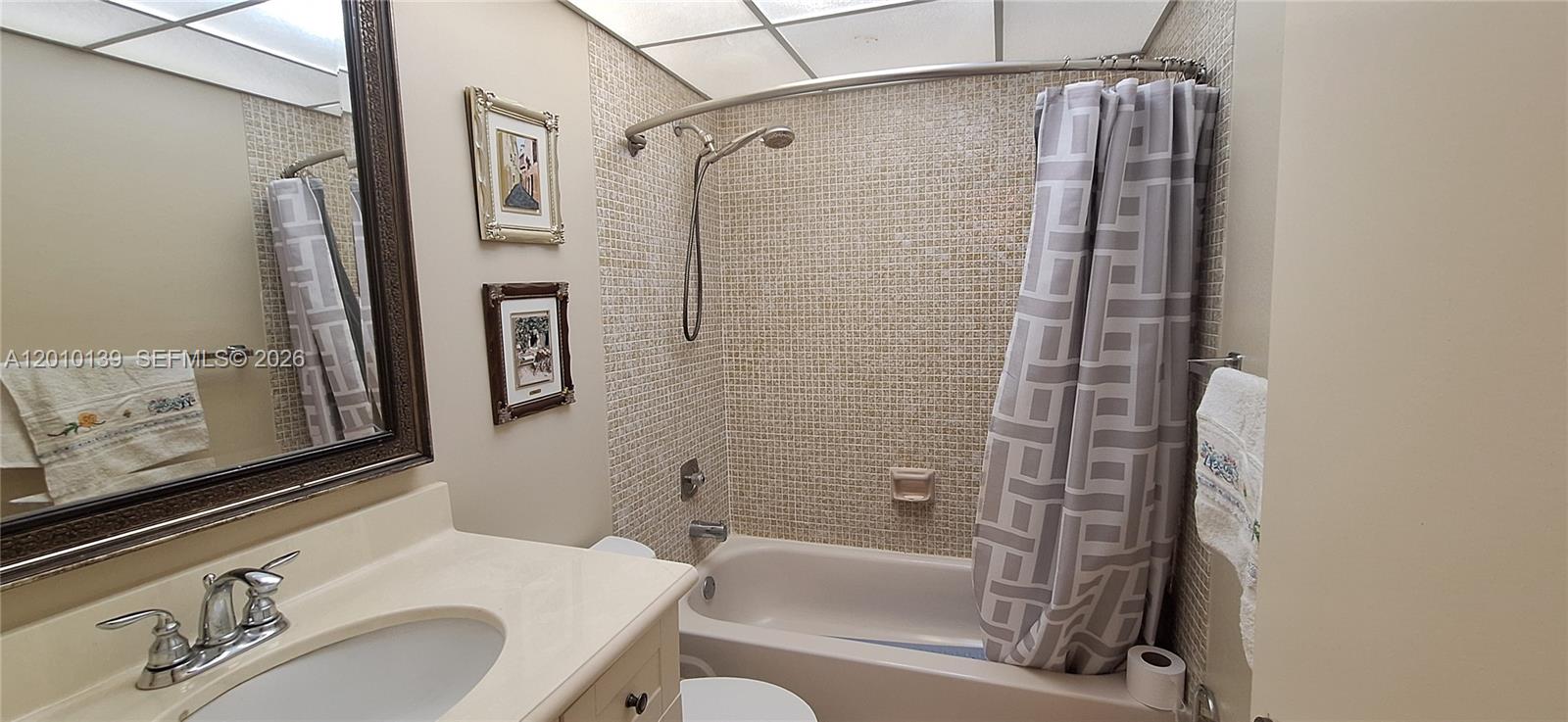 CYPRESS CHASE CONDO NO 5 - Residential
