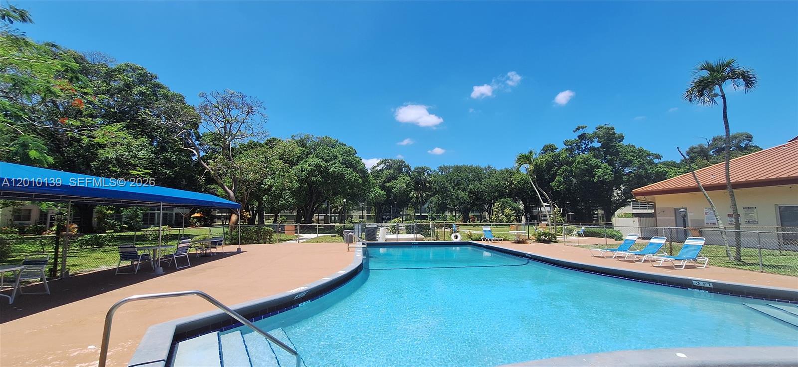 CYPRESS CHASE CONDO NO 5 - Residential