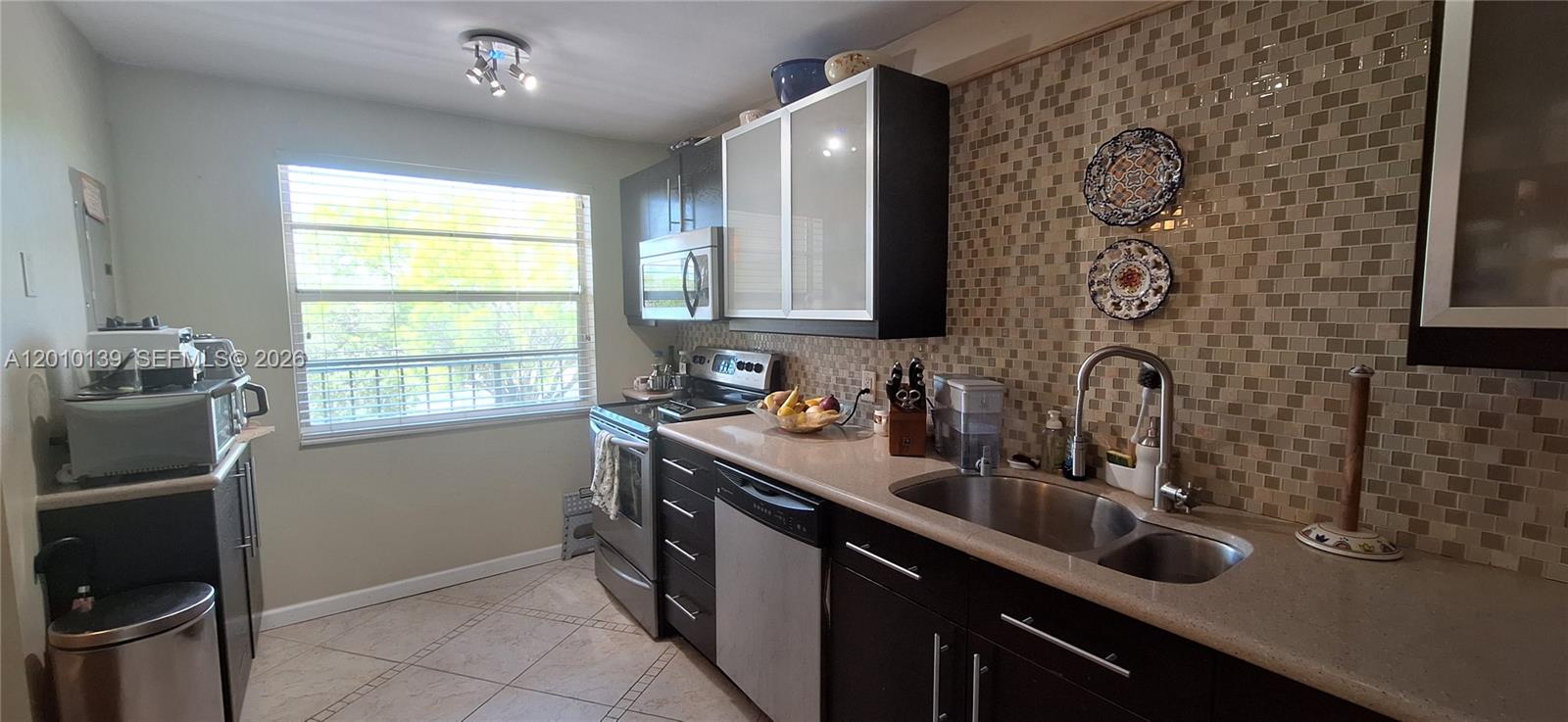 CYPRESS CHASE CONDO NO 5 - Residential
