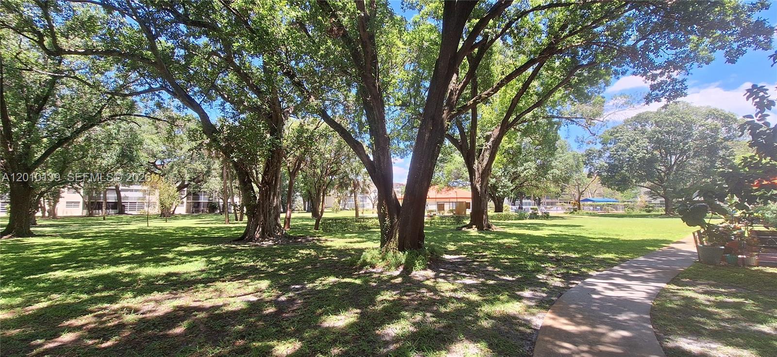 CYPRESS CHASE CONDO NO 5 - Residential