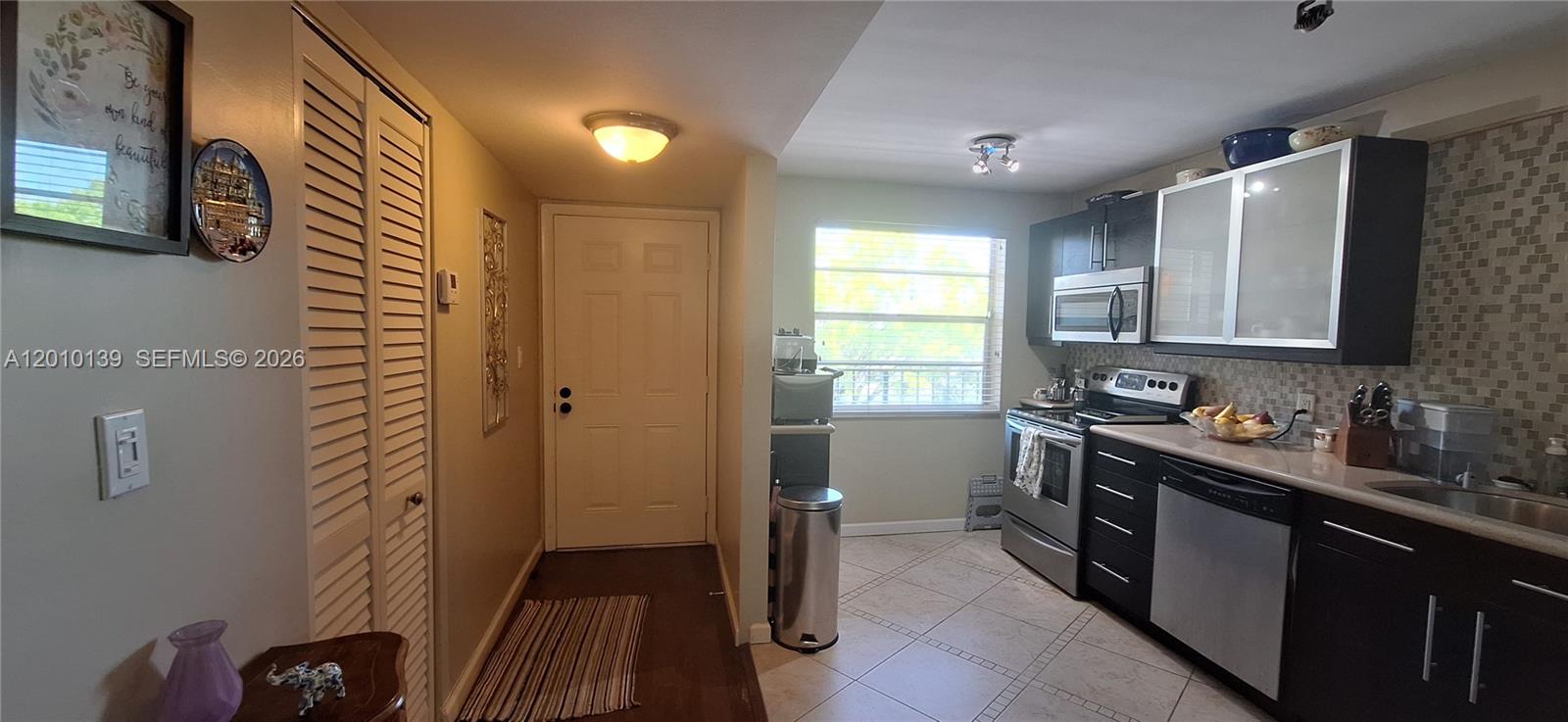 CYPRESS CHASE CONDO NO 5 - Residential