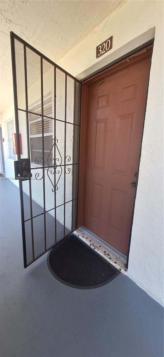 CYPRESS CHASE CONDO NO 5 - Residential