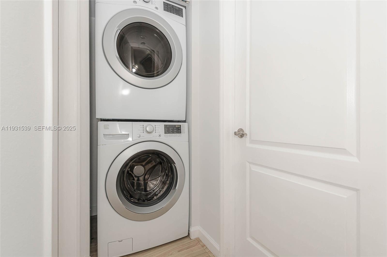 SUNSET HARBOUR NORTH COND - Residential Lease