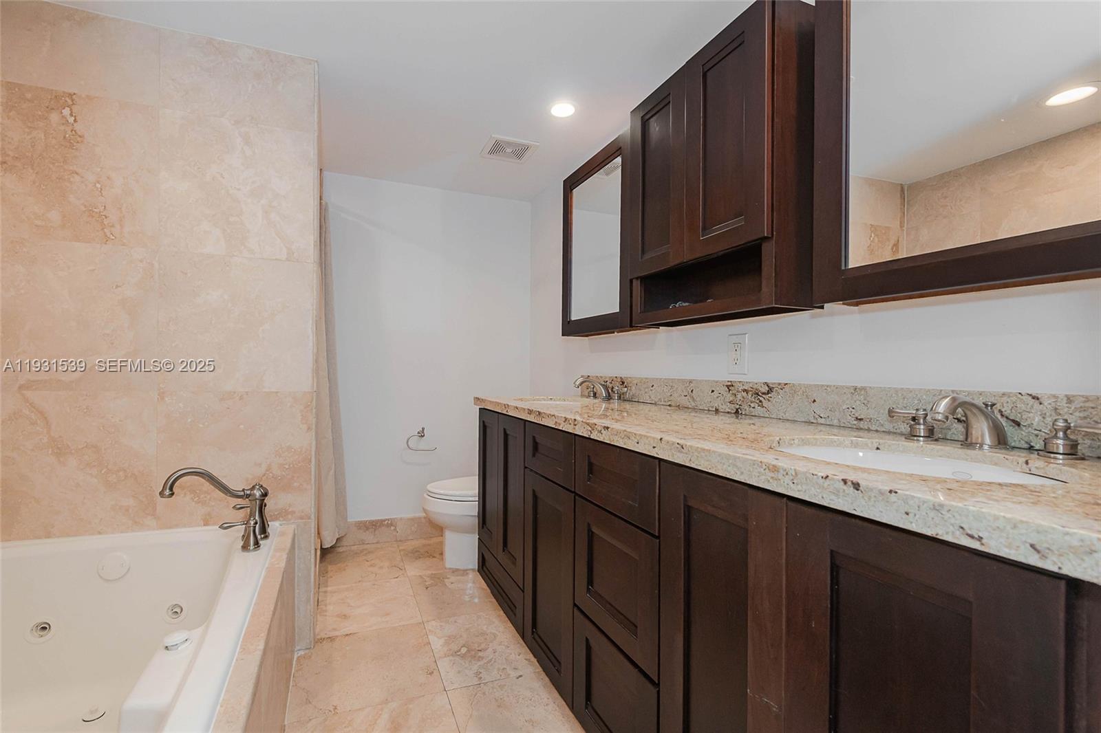 SUNSET HARBOUR NORTH COND - Residential Lease