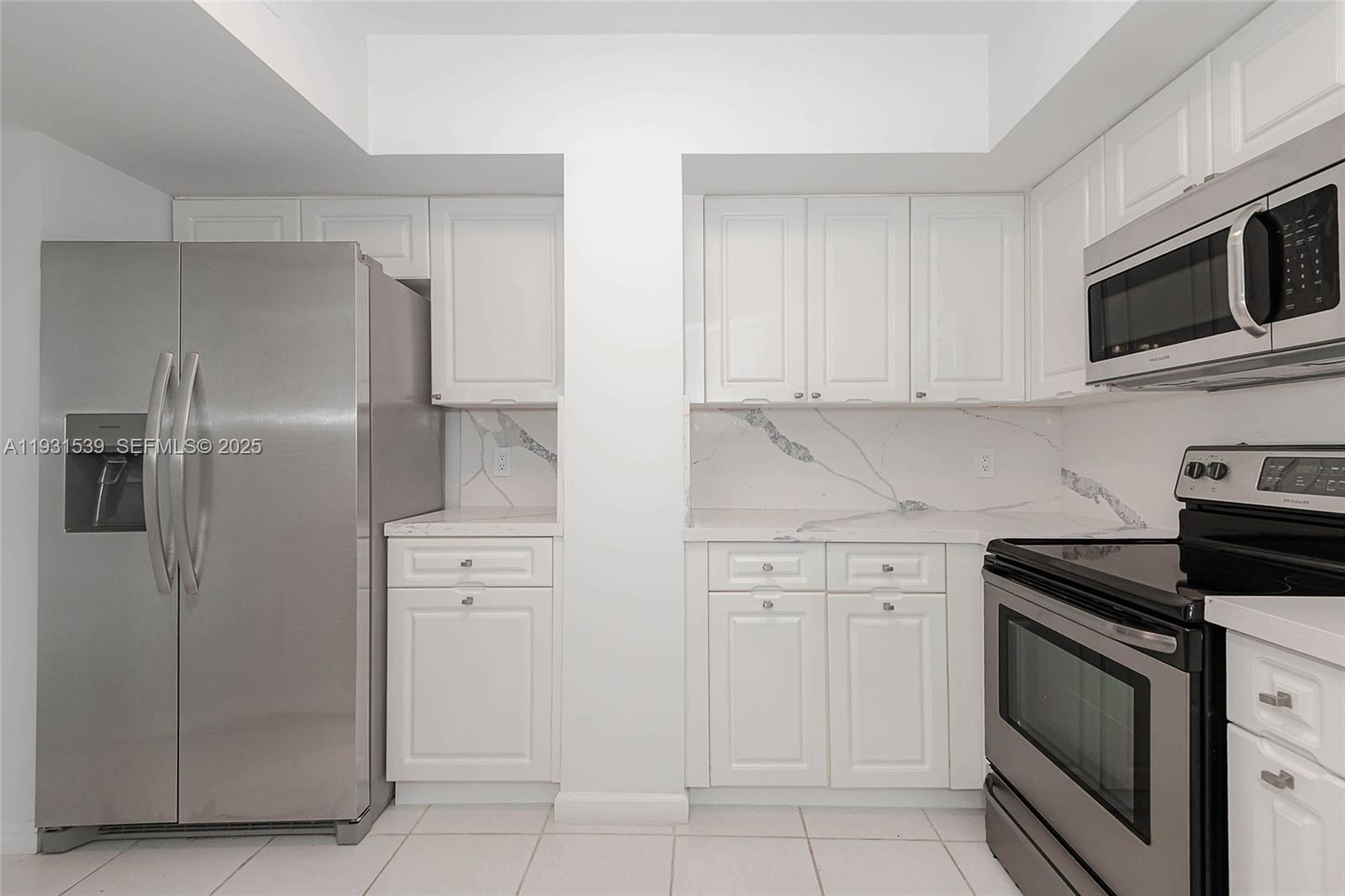 SUNSET HARBOUR NORTH COND - Residential Lease