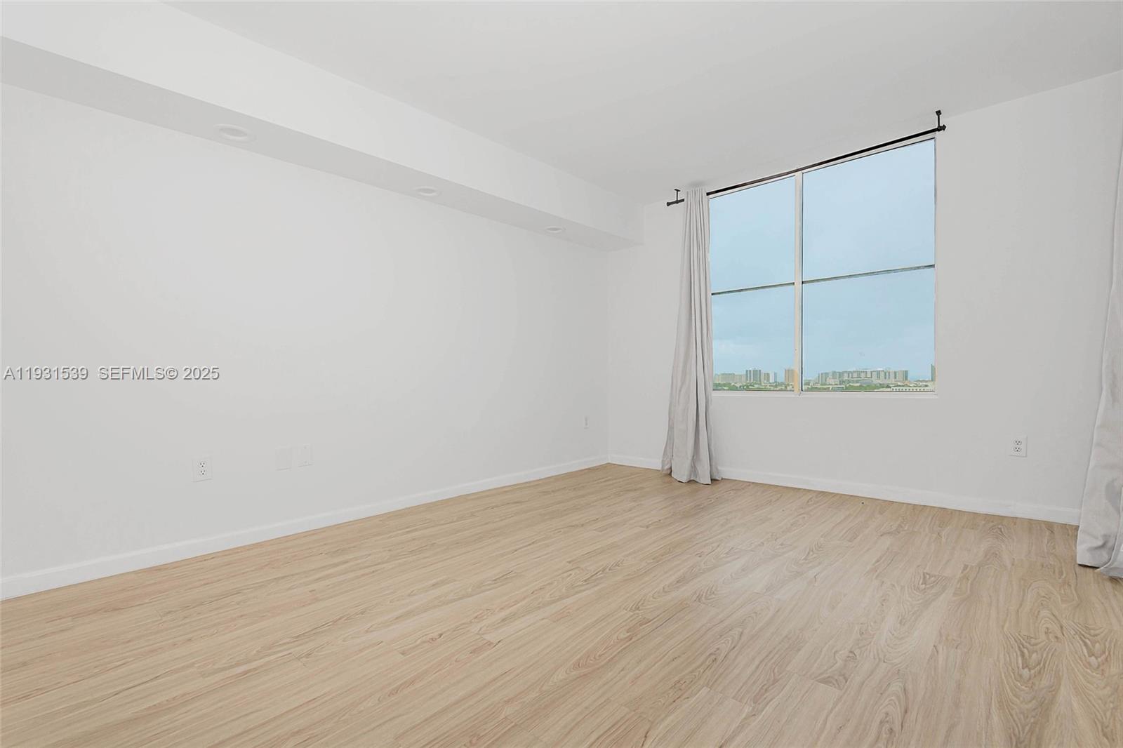 SUNSET HARBOUR NORTH COND - Residential Lease