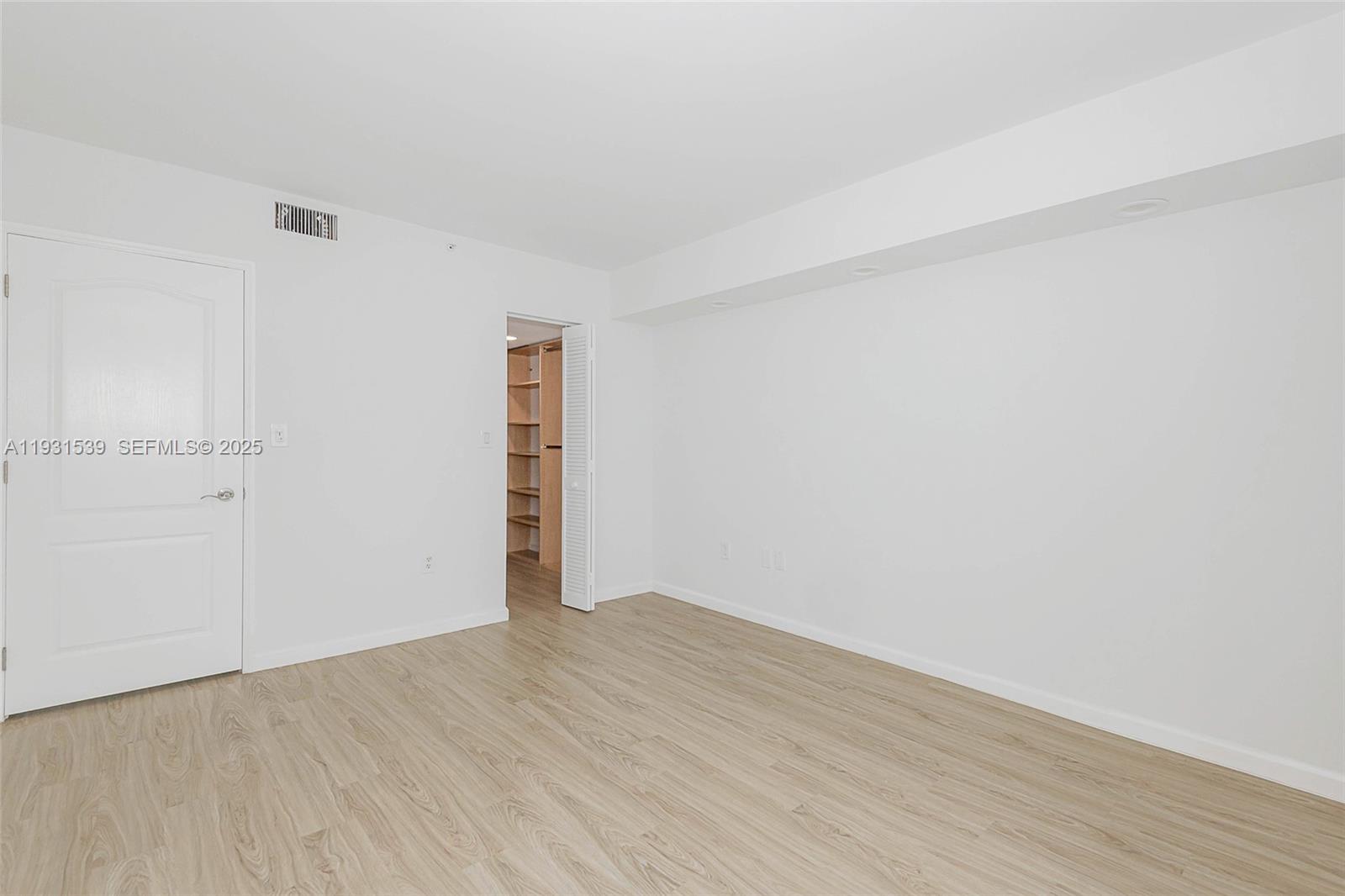 SUNSET HARBOUR NORTH COND - Residential Lease