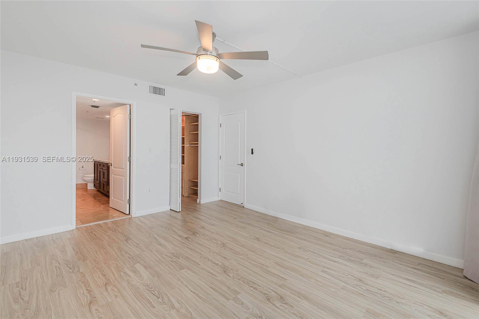 SUNSET HARBOUR NORTH COND - Residential Lease