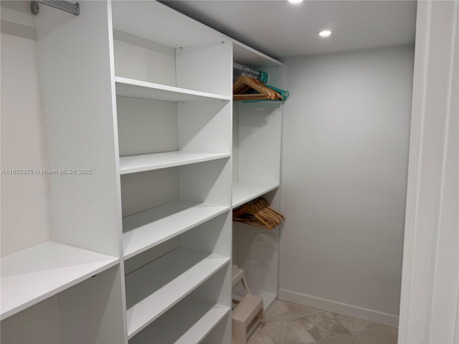 TOWERS OF KEY BISCAYNE CO - Residential Lease