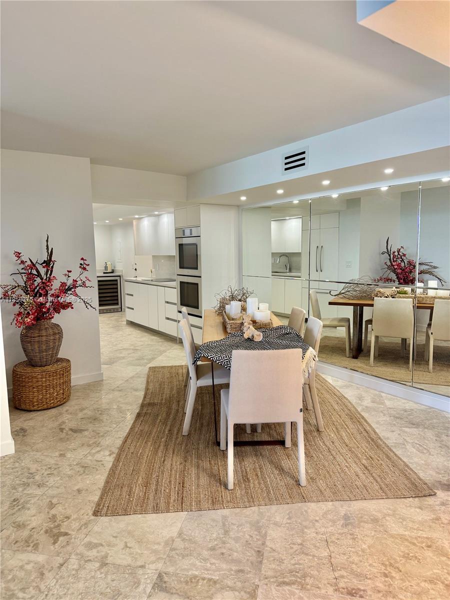 TOWERS OF KEY BISCAYNE CO - Residential Lease
