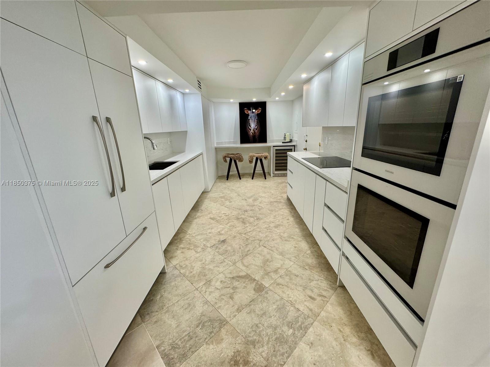 TOWERS OF KEY BISCAYNE CO - Residential Lease