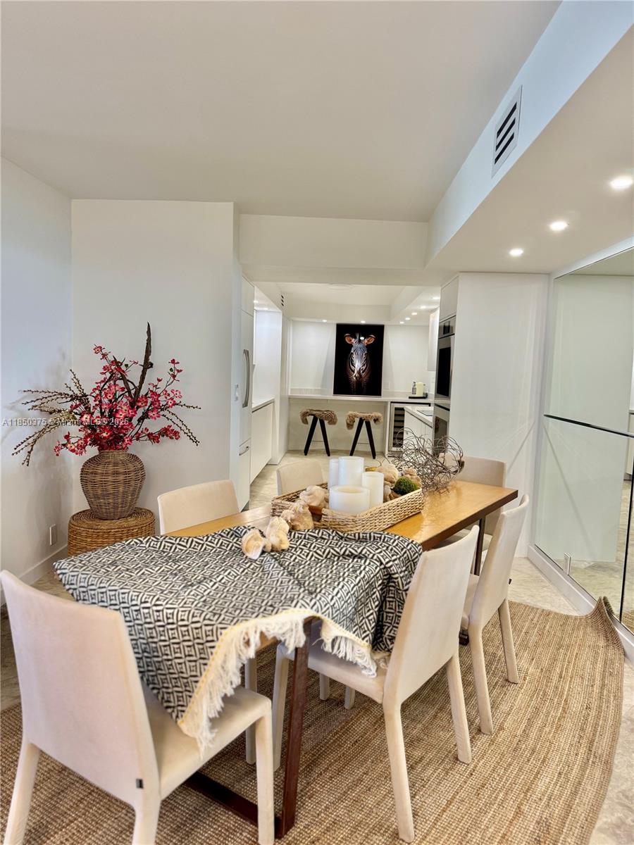 TOWERS OF KEY BISCAYNE CO - Residential Lease
