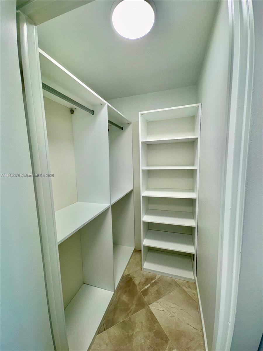 TOWERS OF KEY BISCAYNE CO - Residential Lease