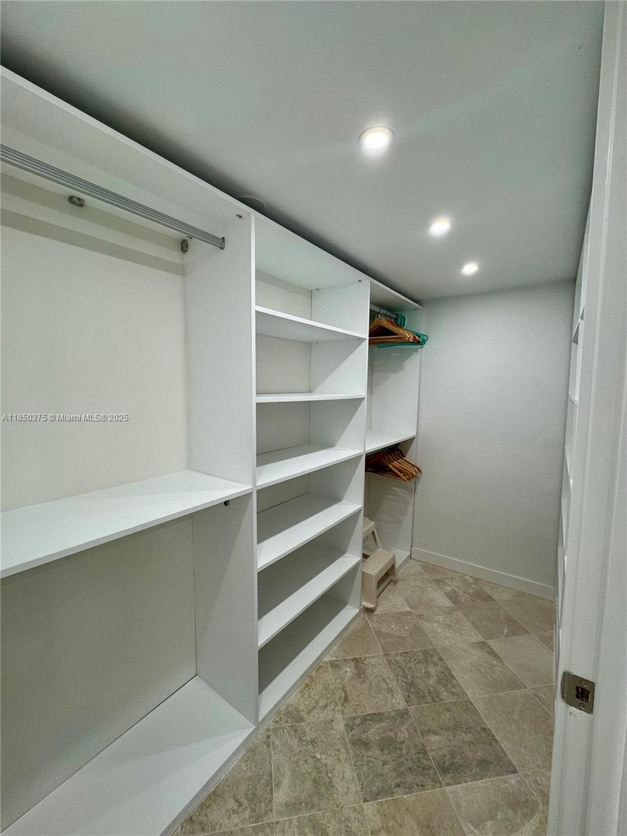 TOWERS OF KEY BISCAYNE CO - Residential Lease