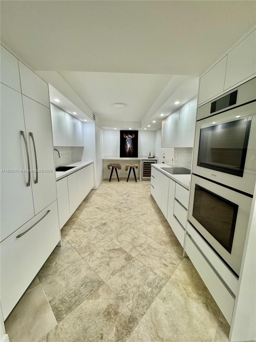 TOWERS OF KEY BISCAYNE CO - Residential Lease