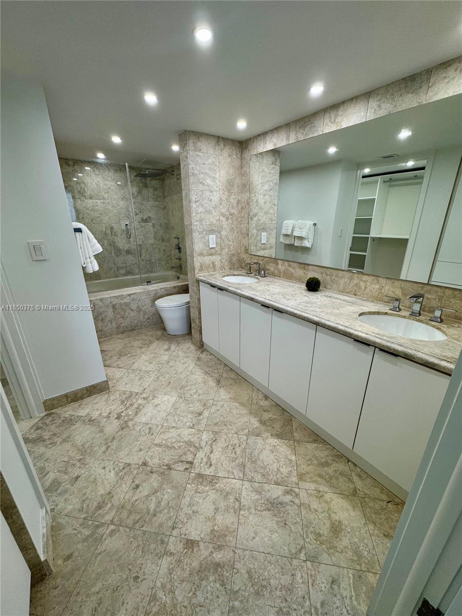 TOWERS OF KEY BISCAYNE CO - Residential Lease
