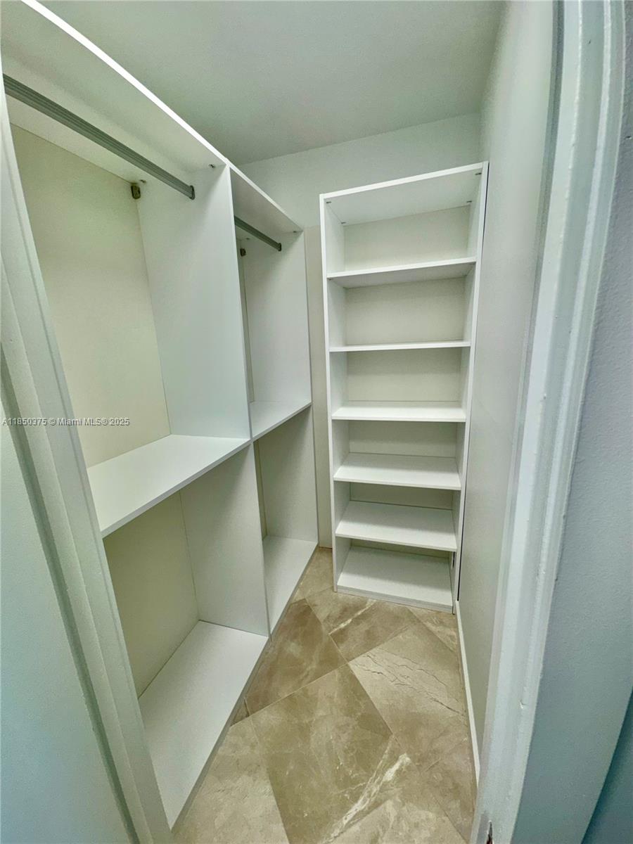 TOWERS OF KEY BISCAYNE CO - Residential Lease