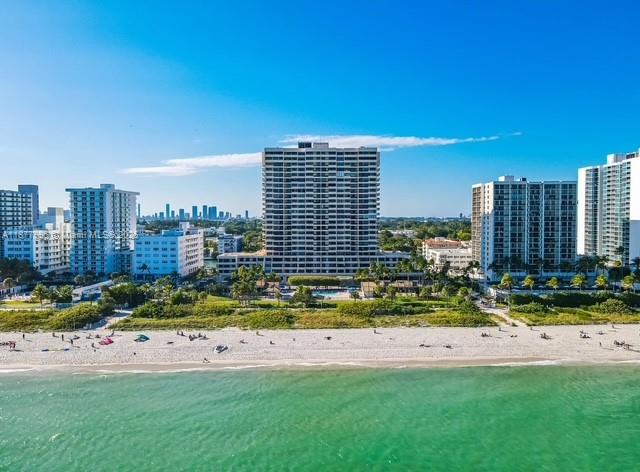 First time on the market .Totally renovated ocean view and city view apartment .Top of the line furniture .Beautiful sunset views from the kitchen living room or balcony. Porcelain floors beautiful open kitchen concept .
2 queen size beds in the bedroom. Security 24/7 self parking garage renovated pool area .Sauna and gym also a deli onsite Laundry room on each floor.
Open for seasonal rental from November 1st.
Security deposit $5000 monthly rental $7500 Background check $200 Weekly cleaning required with our team $175 Exit cleaning fee $275