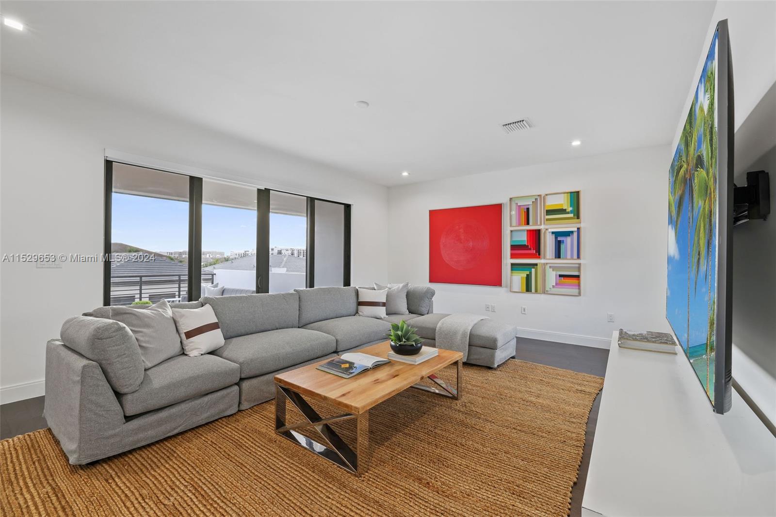 DOWNTOWN DORAL SOUTH PHAS - Residential