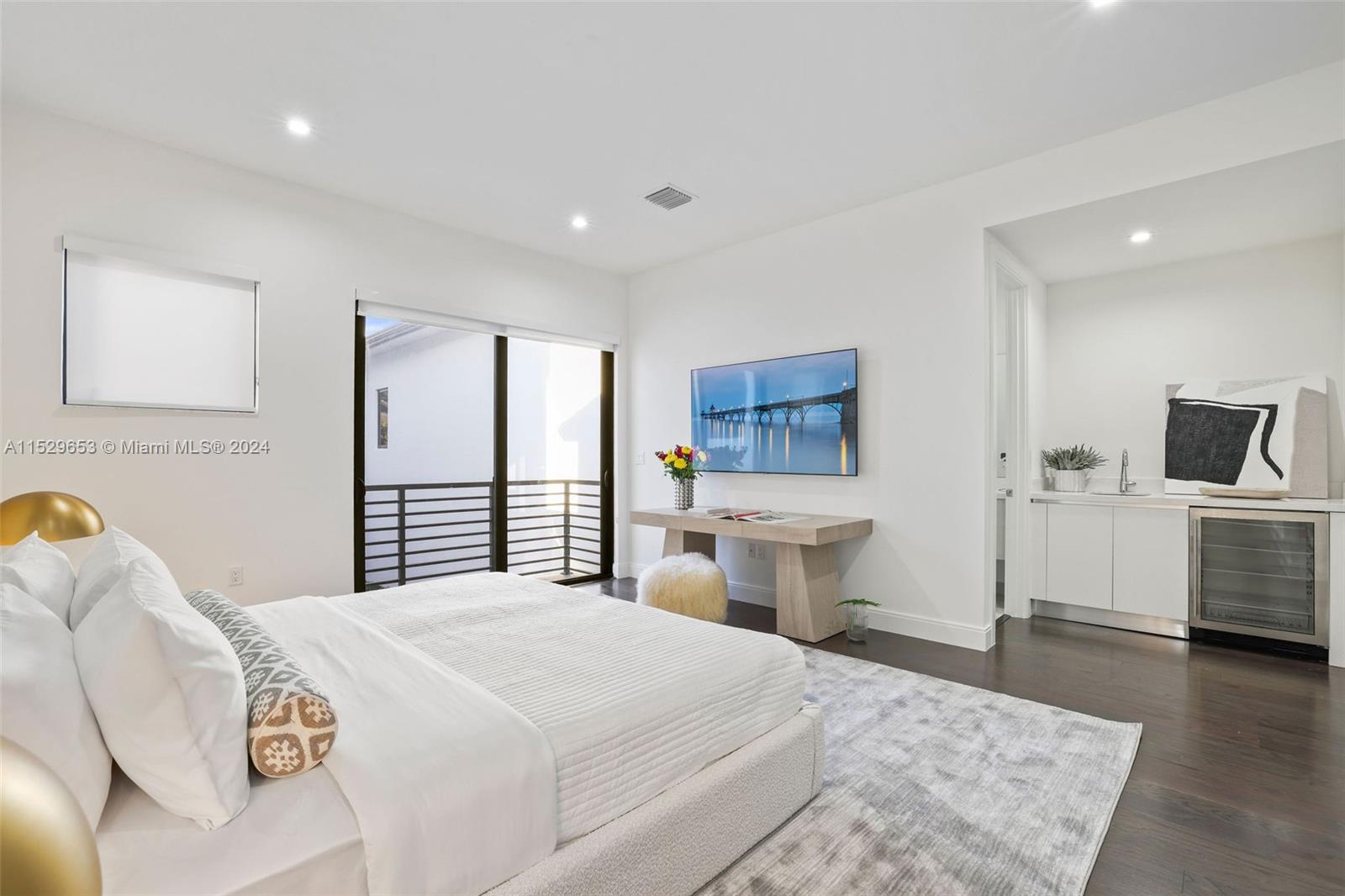 DOWNTOWN DORAL SOUTH PHAS - Residential