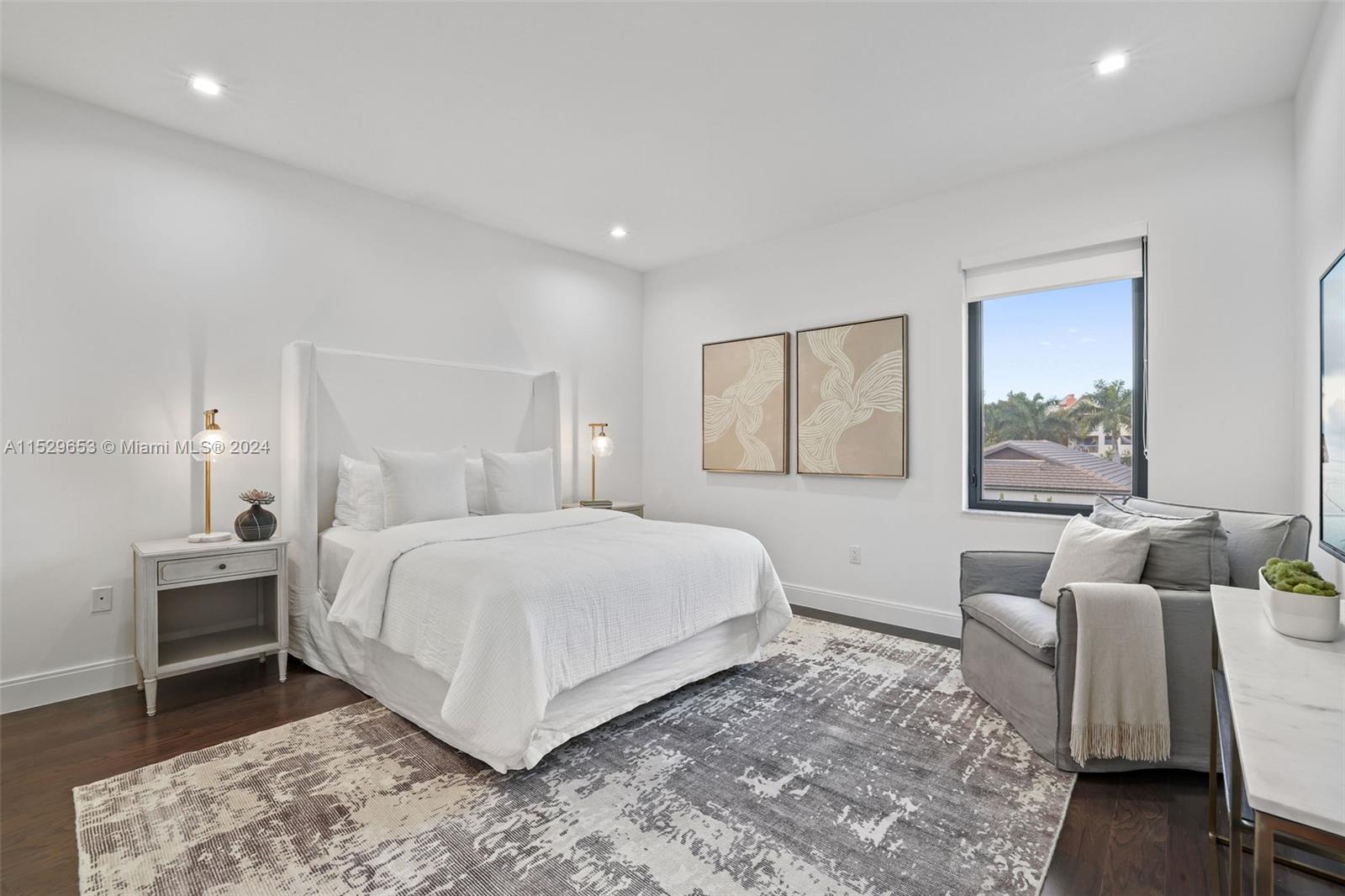 DOWNTOWN DORAL SOUTH PHAS - Residential