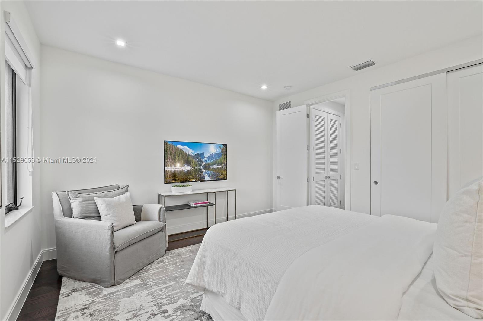 DOWNTOWN DORAL SOUTH PHAS - Residential