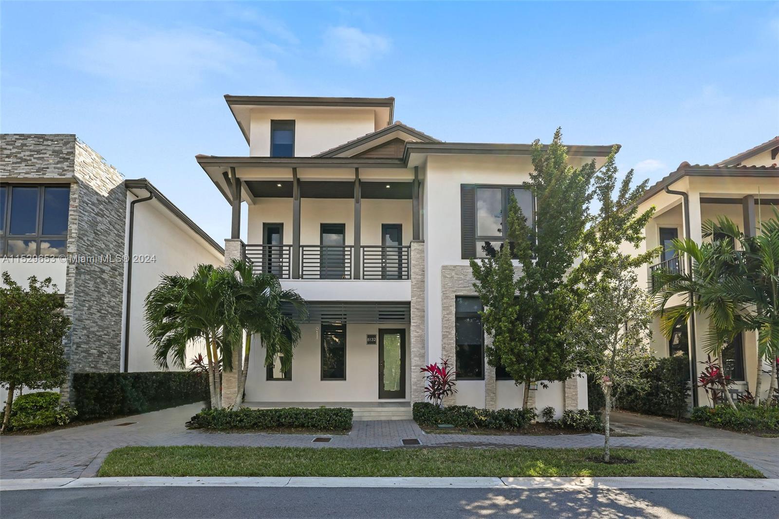 DOWNTOWN DORAL SOUTH PHAS - Residential