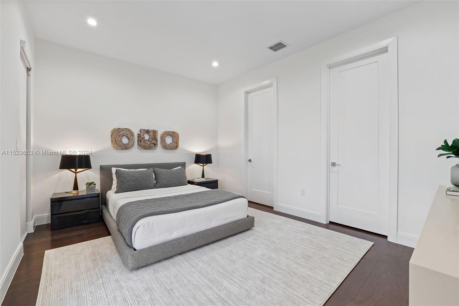 DOWNTOWN DORAL SOUTH PHAS - Residential