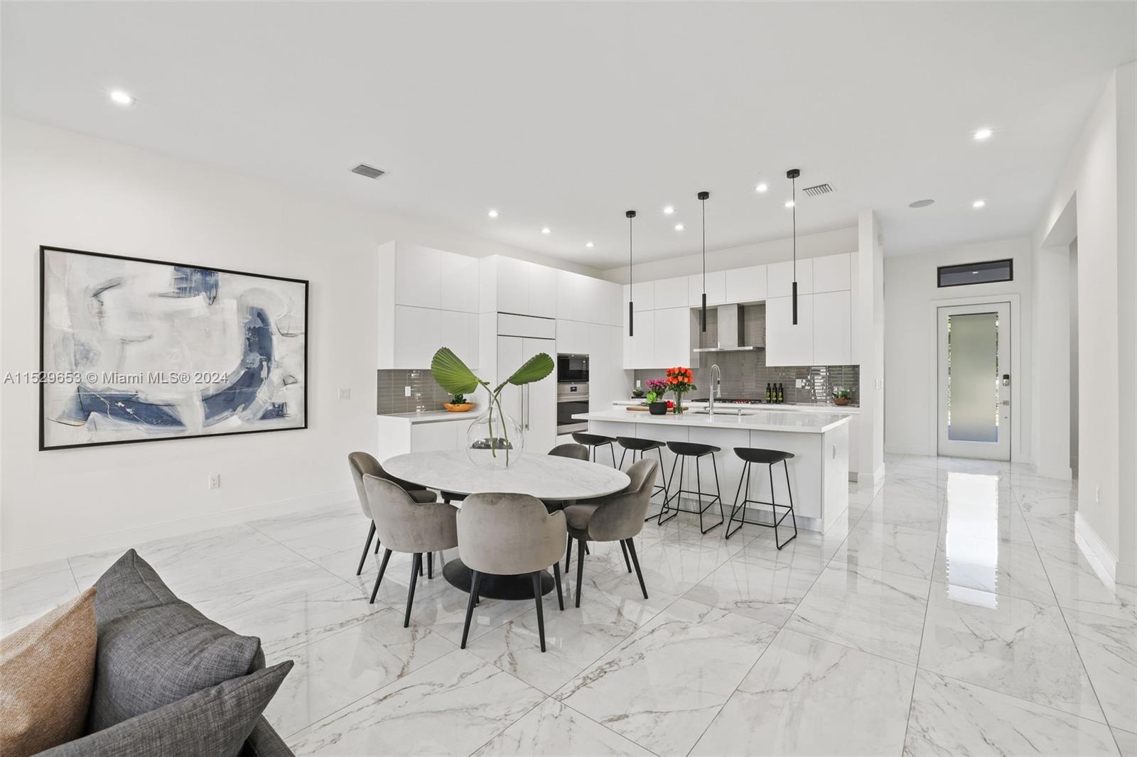 DOWNTOWN DORAL SOUTH PHAS - Residential