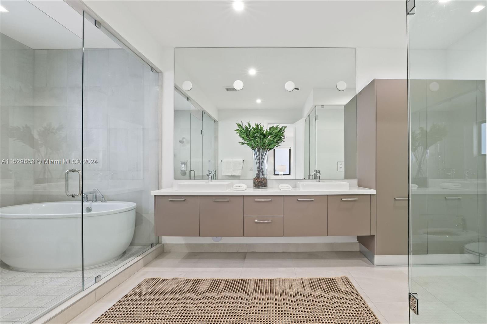 DOWNTOWN DORAL SOUTH PHAS - Residential