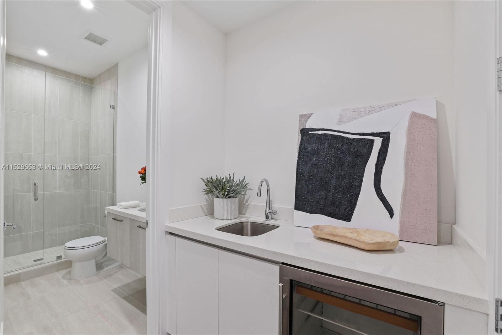 DOWNTOWN DORAL SOUTH PHAS - Residential