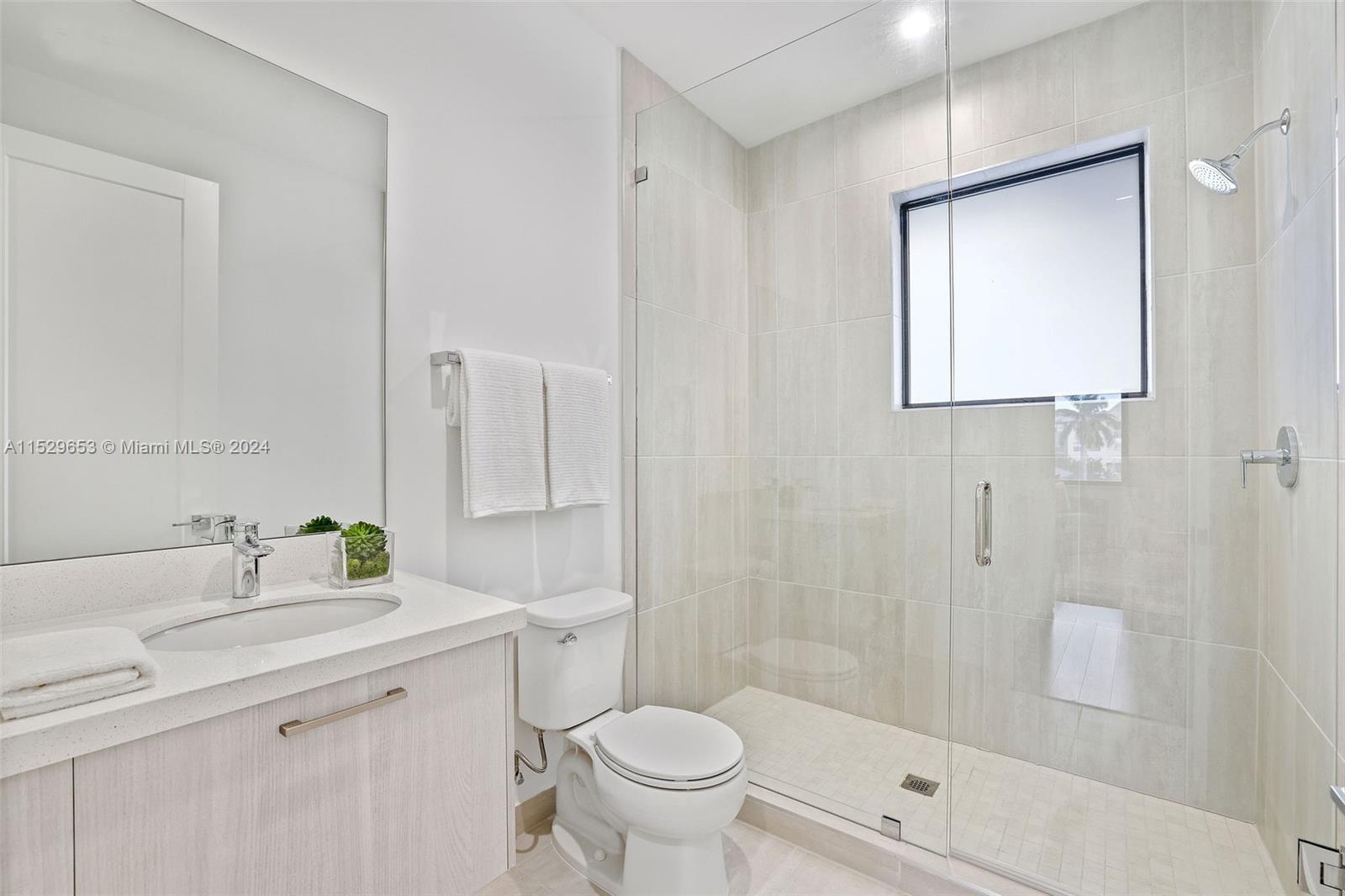 DOWNTOWN DORAL SOUTH PHAS - Residential