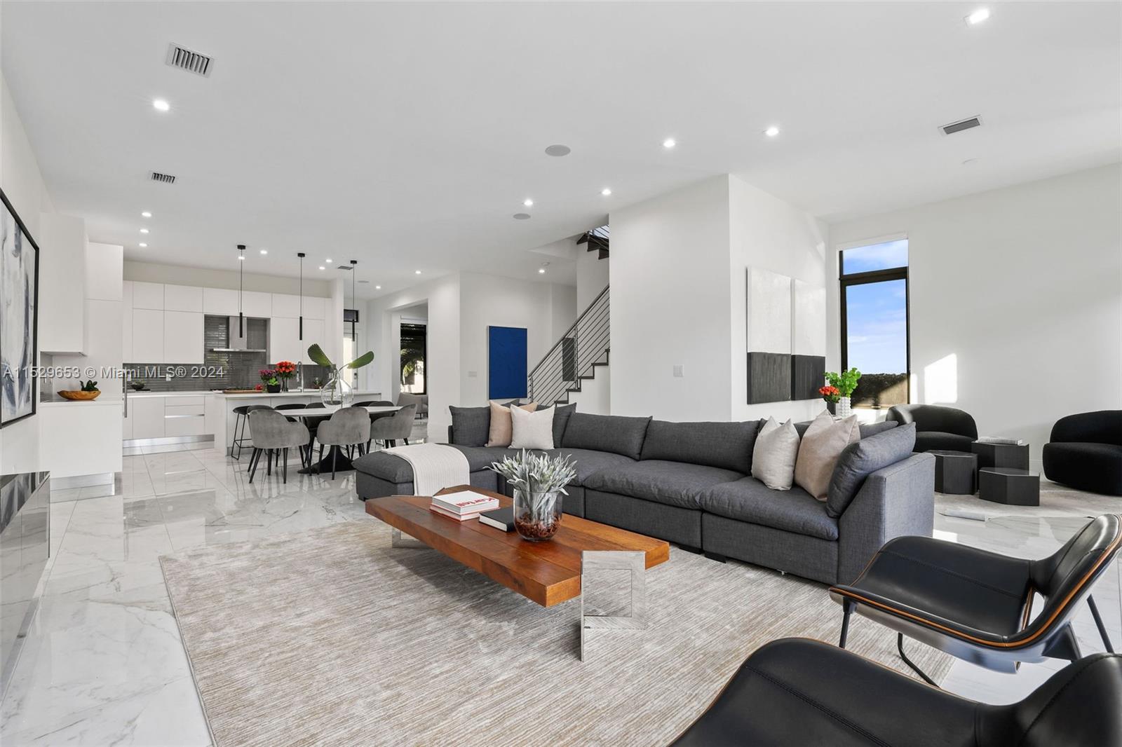 DOWNTOWN DORAL SOUTH PHAS - Residential