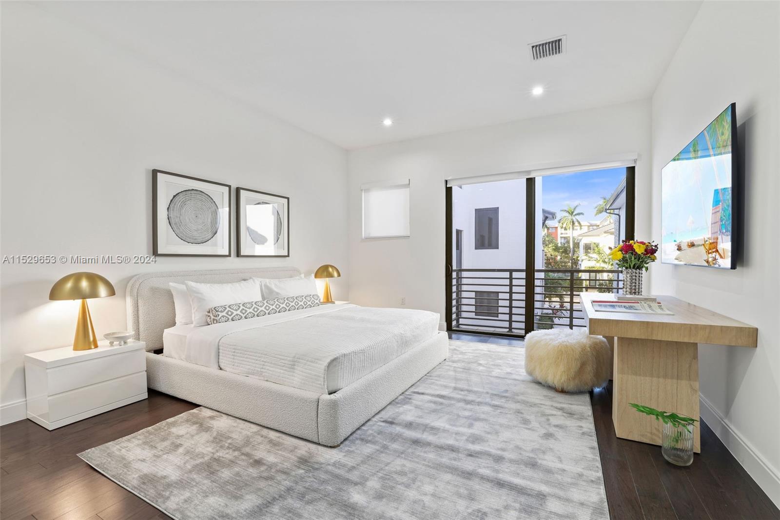 DOWNTOWN DORAL SOUTH PHAS - Residential